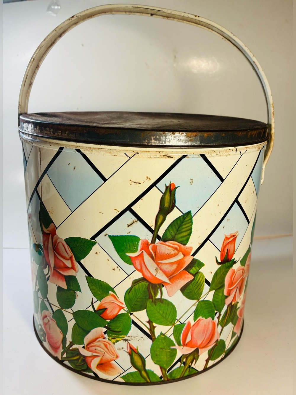 Large Antique Rose & Trellis Tin